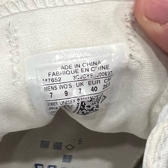 Converse White and Red Low-Top Sneakers - Picture 8 of 9